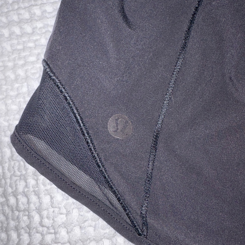 Lululemon Hotty Hot Short II, Long 4 Inches in Black - Size 4 - Picture 8 of 15